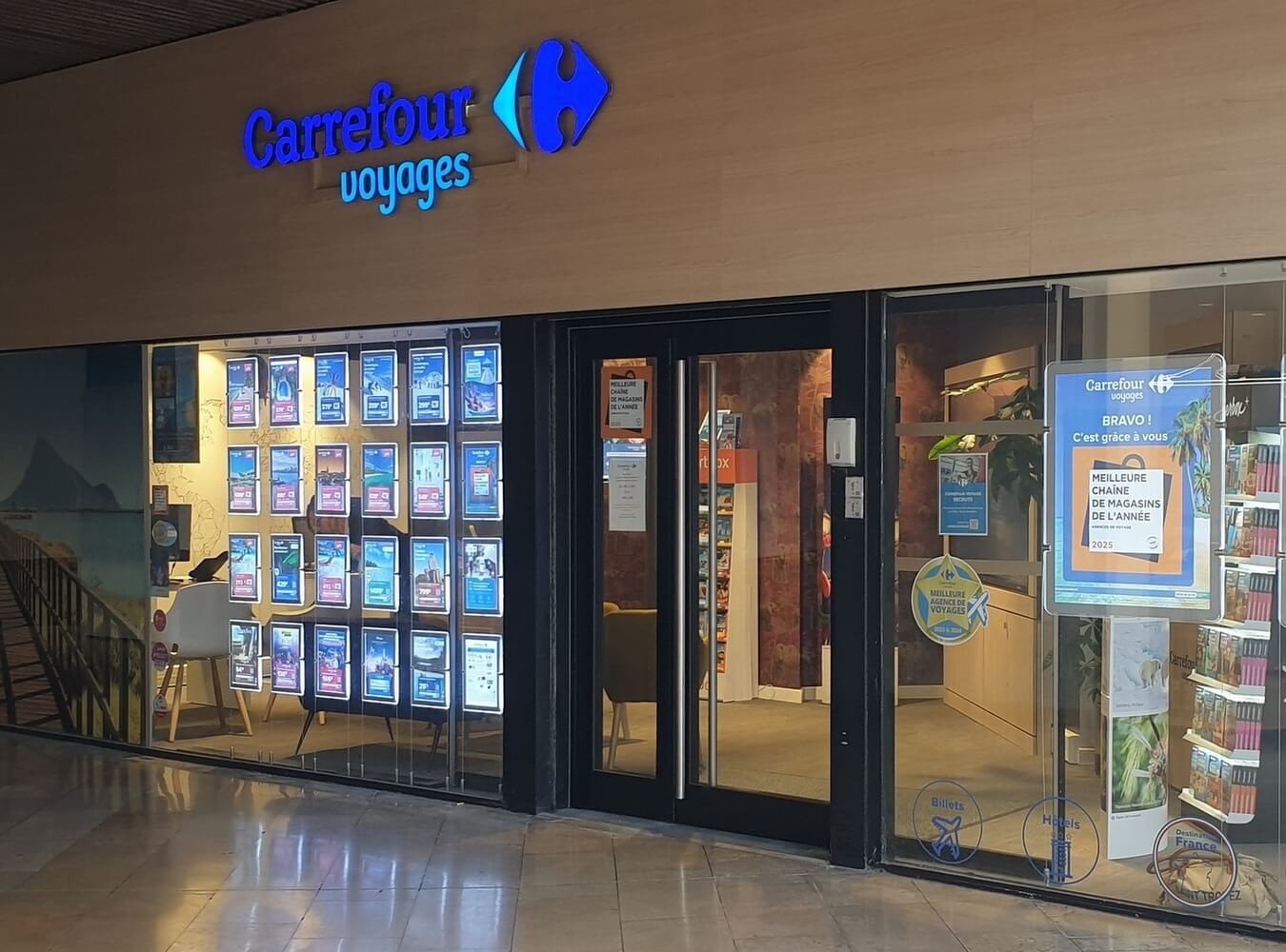 Agencement-Carrefour-Voyages-Bonneveine-1.jpg